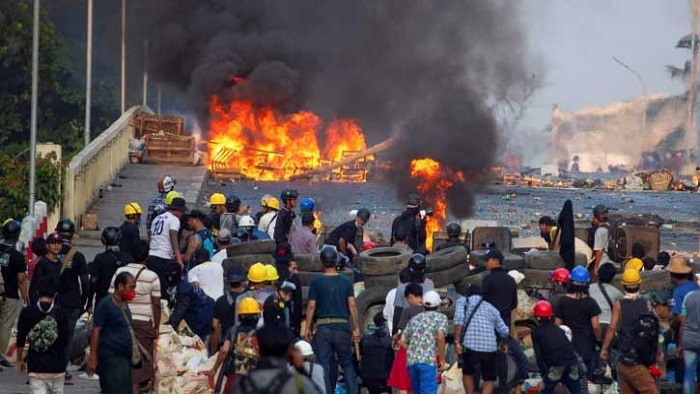 মিয়ানমারে দুটি বিদ্রোহী গোষ্ঠীর সংঘর্ষ, সীমান্তে উত্তেজনা